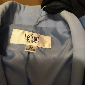 2piece woman’s suit , brand Le Suit